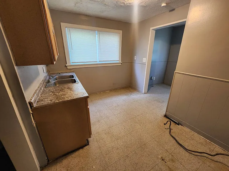 1506 Larchmont Rd — Photo 8