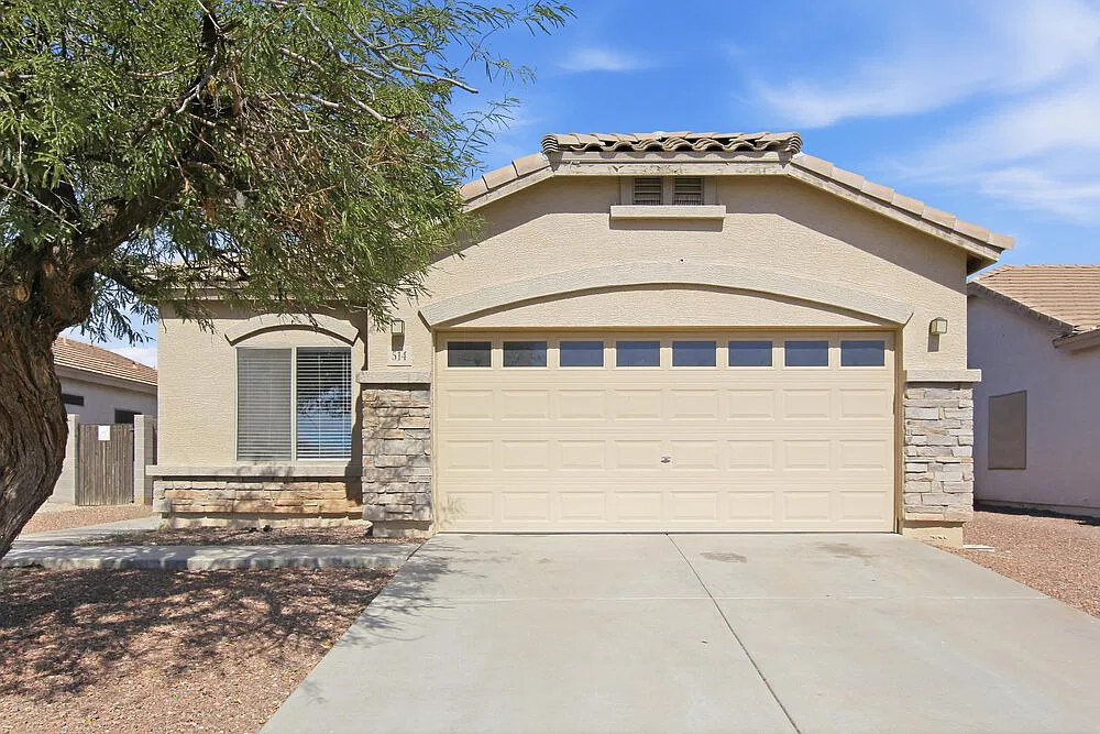 4 bed, 2.0 bath, 1678 sqft, $2,115 — Photo 1