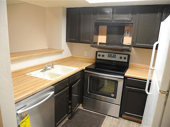 4th image of 2300 Balsam Dr APT G114