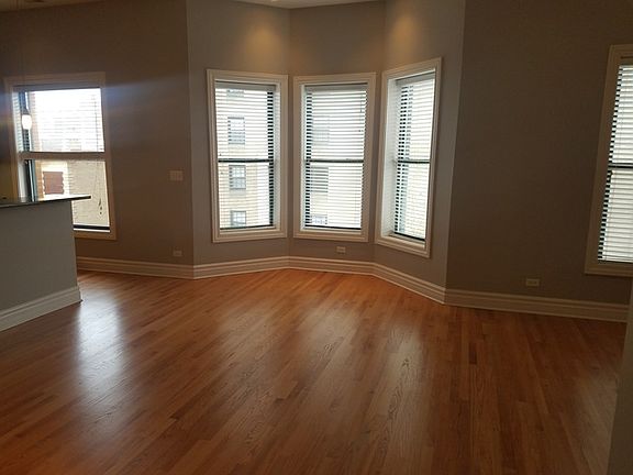 3rd image of 4802 N Kenmore Ave #4