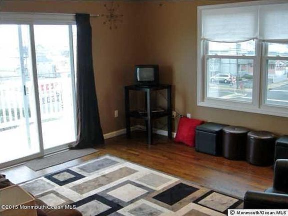 5th image of 136 Lincoln Ave