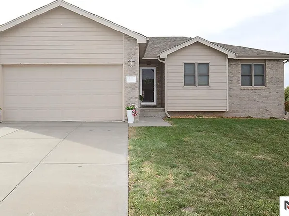 245 Orchard Pl, Hickman, NE 68372