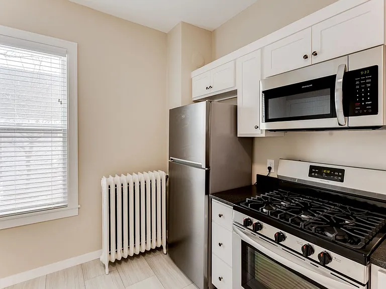 273 W Sturgis St — Photo 16