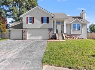 10985 Dixon Pines Cir, Machesney Park, IL 61115