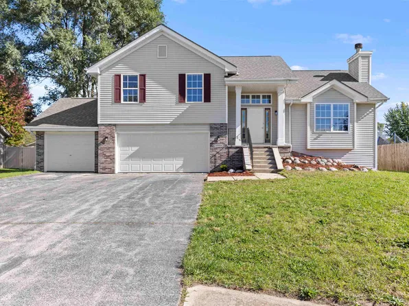 10985 Dixon Pines Cir, Machesney Park, IL 61115