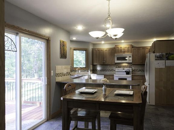 3rd image of 1085 Zellon Dr