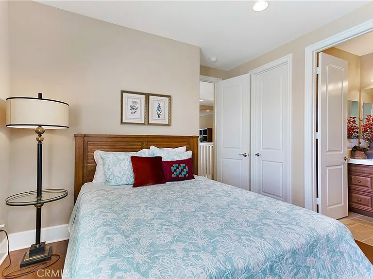 4731 Oceanridge Dr — Photo 15