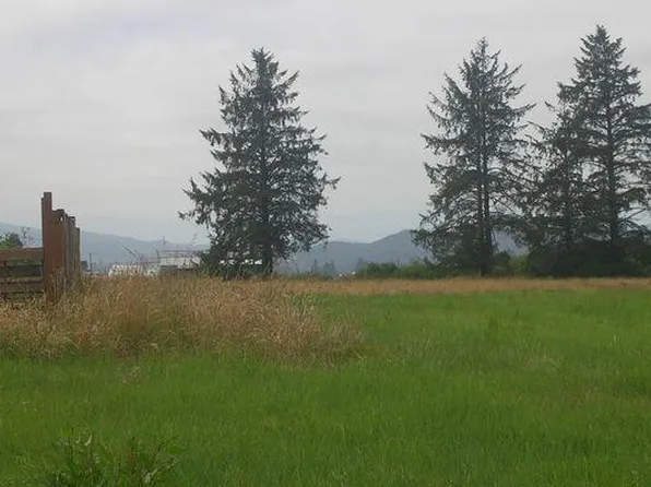 V L McCormick Loop, Tillamook, OR 97141