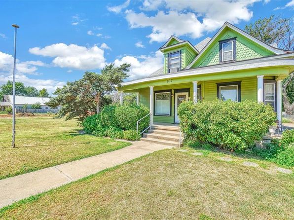 107 S Broadway Ave, Hobart, OK 73651