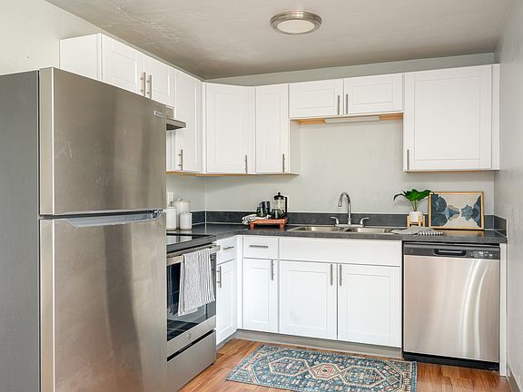 Pacific Village | Kitchen