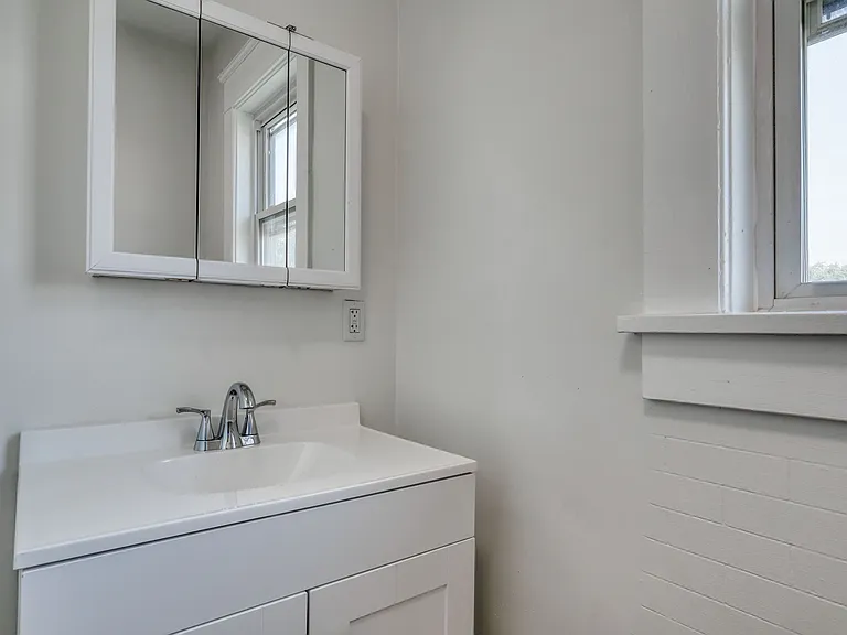 14 Florida Ave — Photo 2