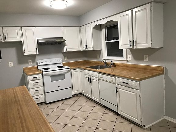 5th image of 144 Deer Park Ln