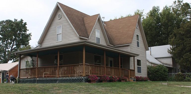 1st image of 203 W Court St