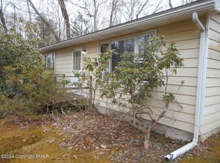 127 Fern Rd, Cresco, PA 18326