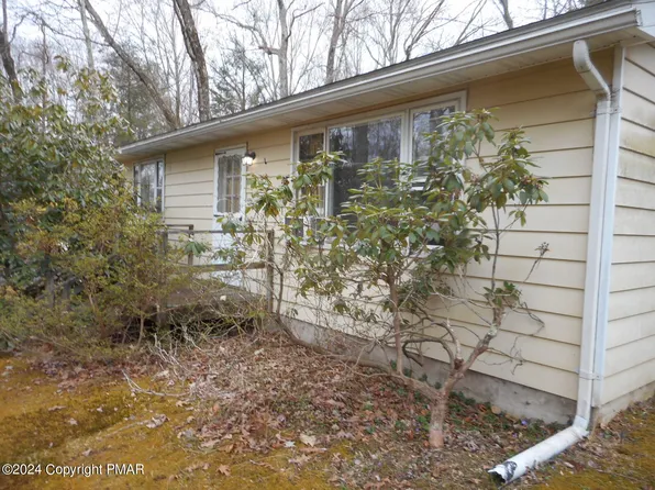 127 Fern Rd, Cresco, PA 18326