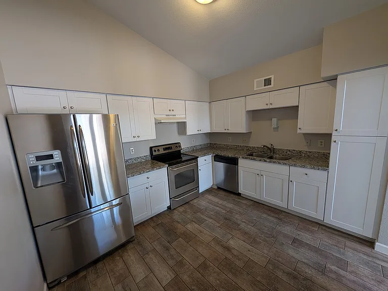 624 N Santa Barbara #3 — Photo 8