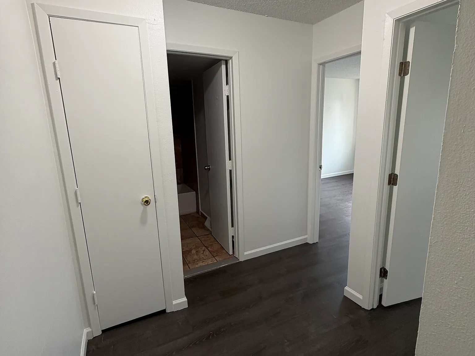 3 bed, 1.5 bath, 1000 sqft, $2,600 — Photo 3