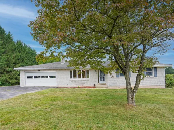127 S Hilltop Rd, New Ringgold, PA 17960