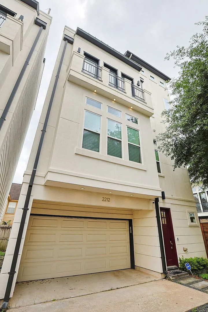 Building Photo - 2212 Stuart St