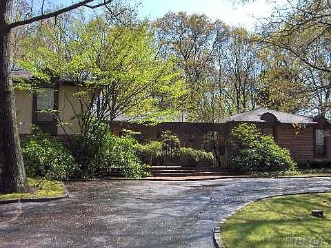 1st image of 16 Hemlock Ct