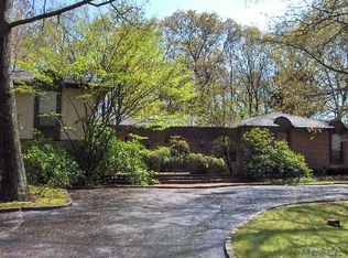 16 Hemlock Ct, Oyster Bay, NY 11771
