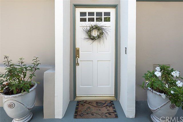 WELCOMING FRONT DOOR