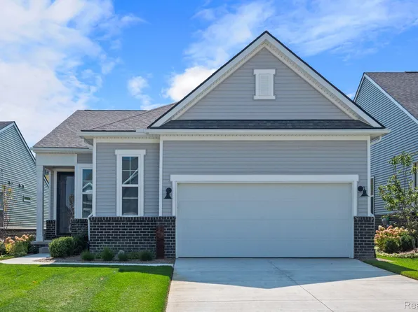 4121 Flagstone Dr, Milford, MI 48381
