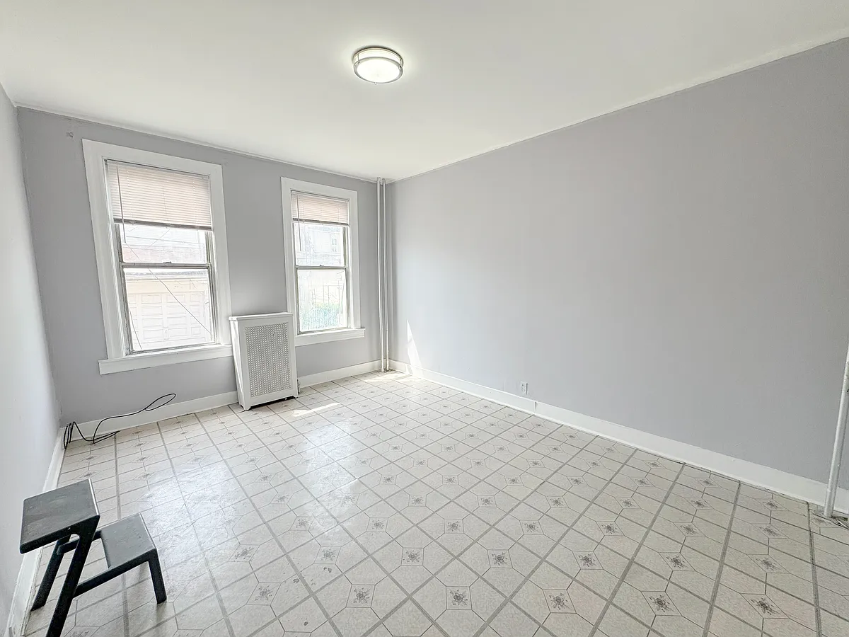 Building Photo - 622 E 3rd St #1