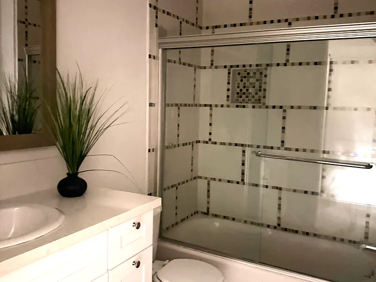 8512 Balboa Blvd #11 — Photo 16