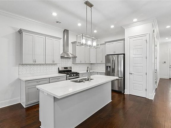 3rd image of 2812 Andover St