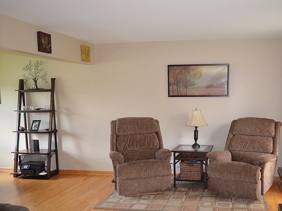 4th image of 2502 E Thornwood Dr