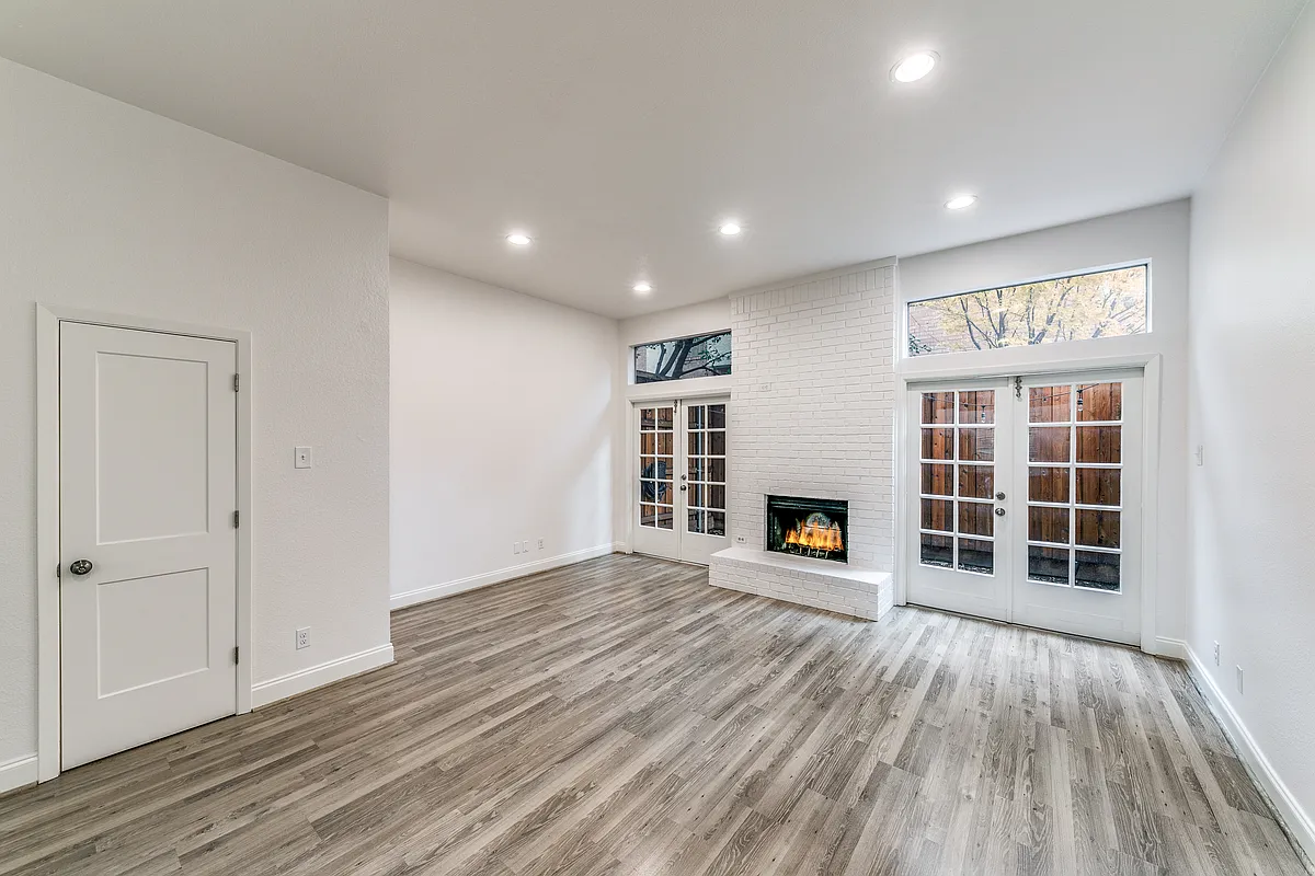 Living Room w/ Fireplace - 4025 Holland Ave #120