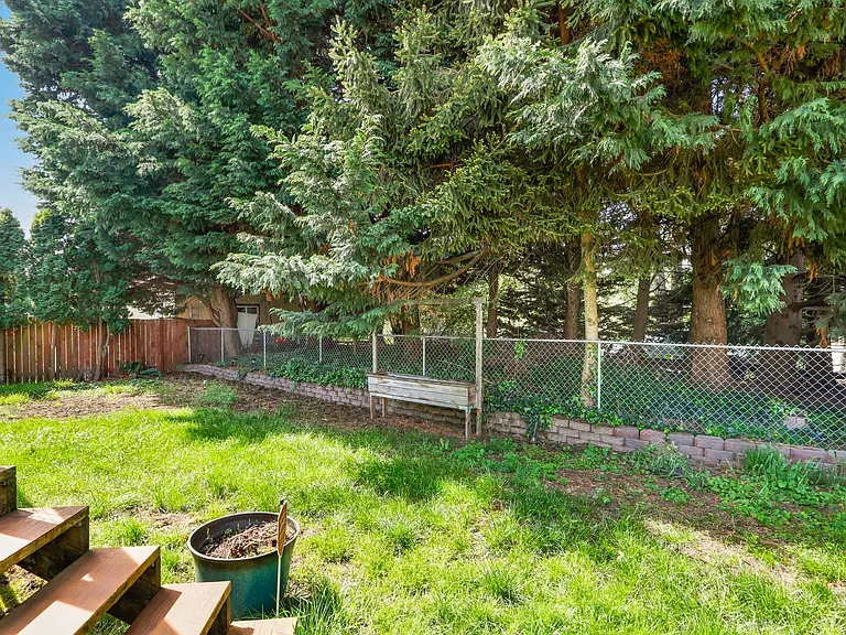 2535 Jones Ave NE — Photo 40