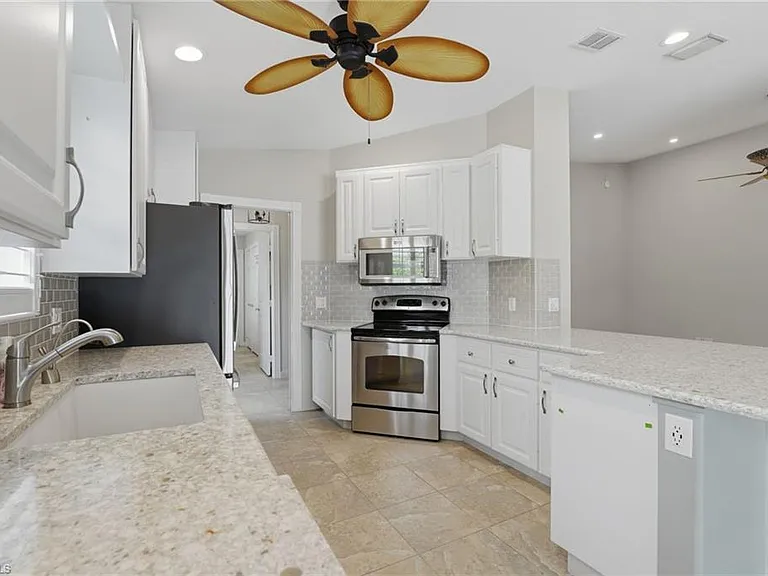 28207 Islet Trl — Photo 12