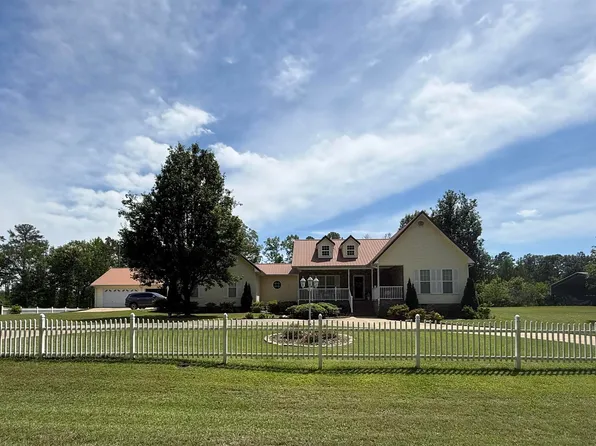 20 Heatherwood Dr, Talladega, AL 35160