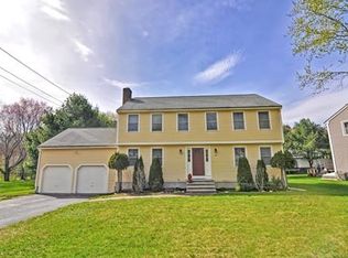 27 Pleasant St, Upton, MA 01568