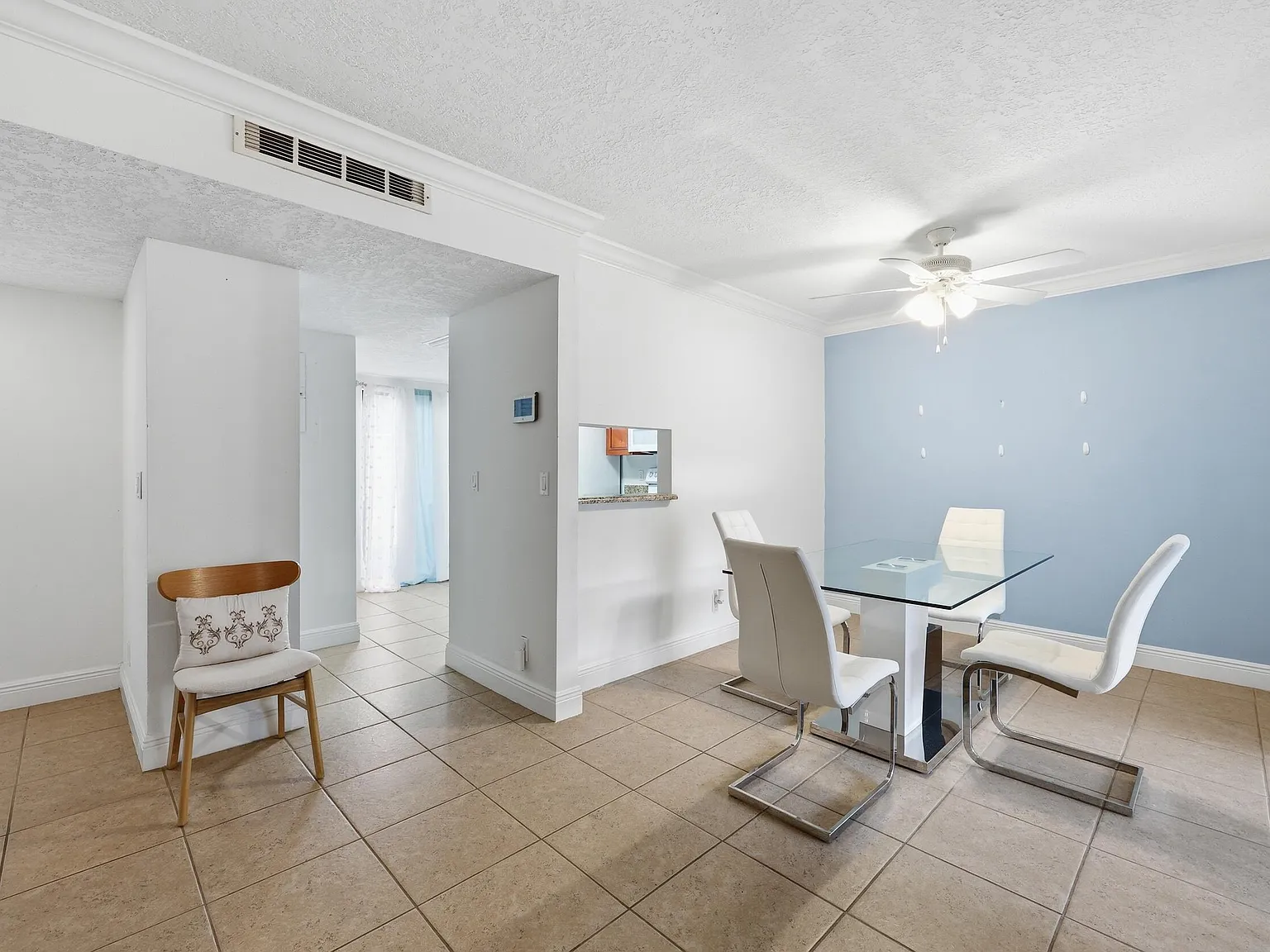 2 bed, 2.5 bath, 1284 sqft, $2,450 — Photo 2