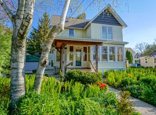 318 E Oak St, Oconomowoc, WI 53066