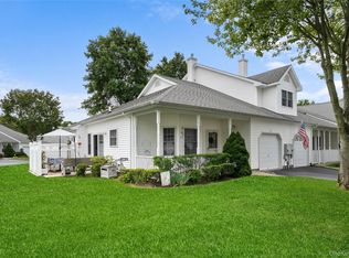 53 Oyster Cove Ln, Blue Point, NY 11715