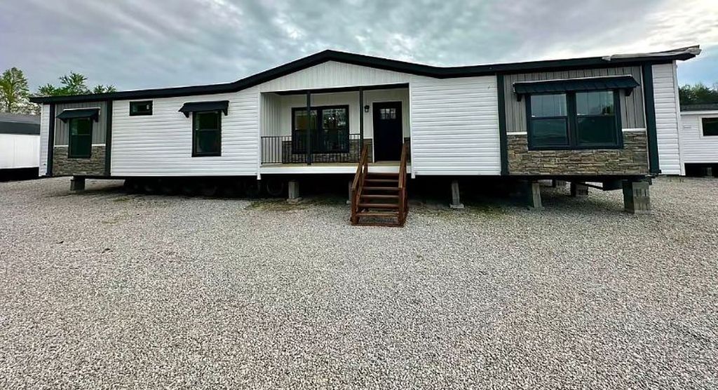 3132 S Channing Cir - Property Image