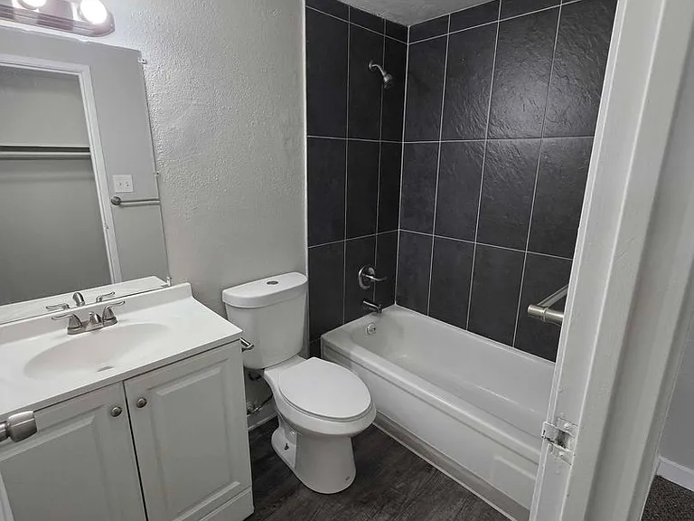 Sunstone Apartments — Photo 47