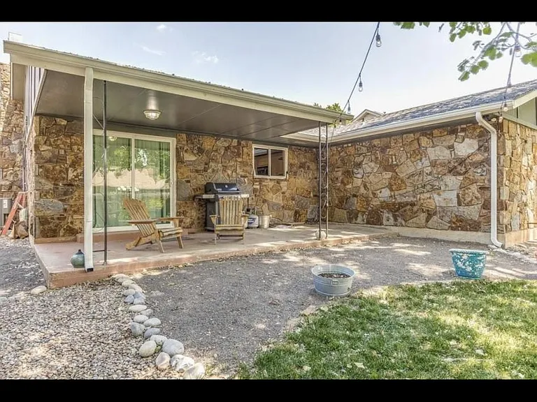 1721 Plumb Dr — Photo 9