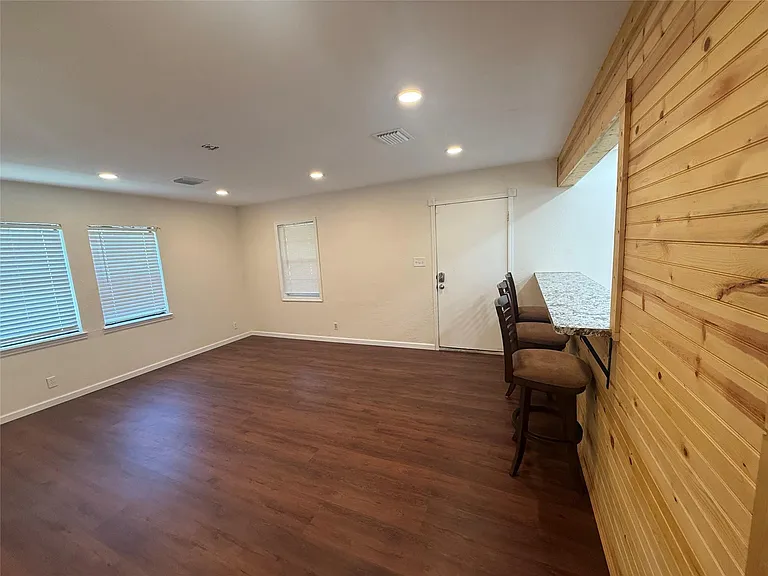 11874 Vanwood St — Photo 5
