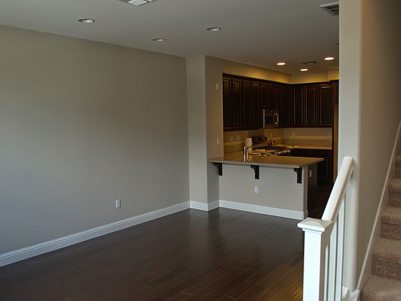 3rd image of 125 Newbury St