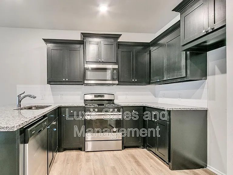8012 NW 105th Ter — Photo 8