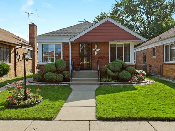 8927 S Cornell Ave, Chicago, IL 60617