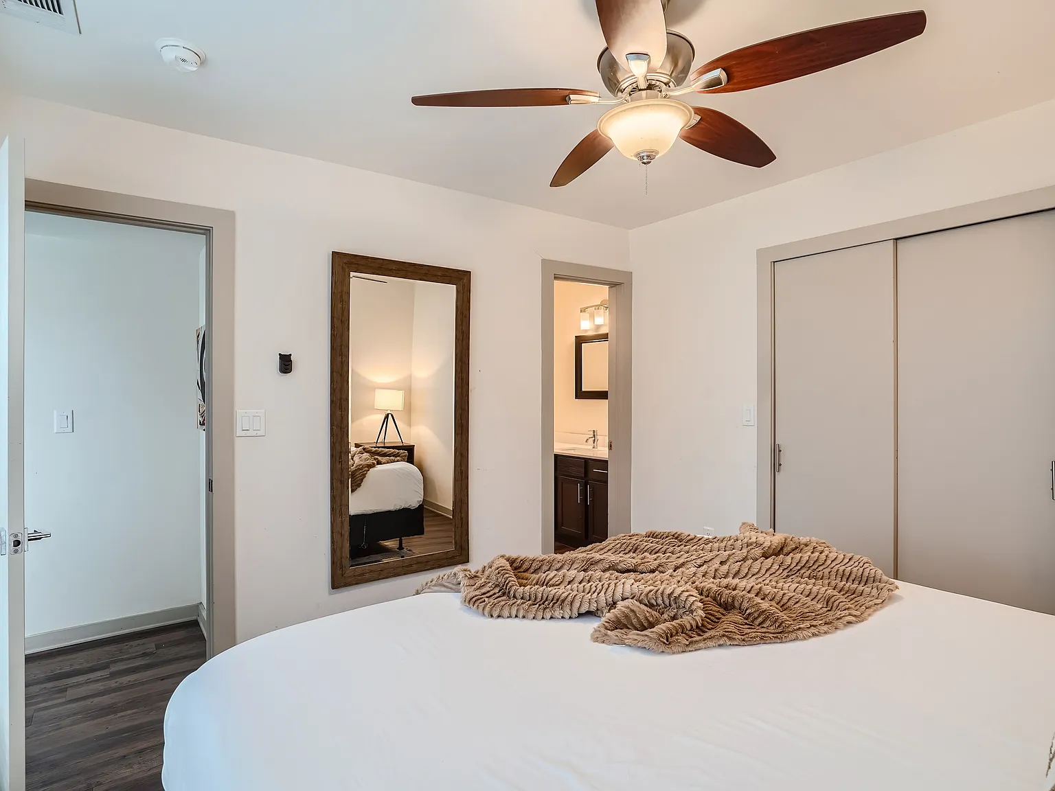 1 bed, 847 sqft, $2,500 — Photo 3