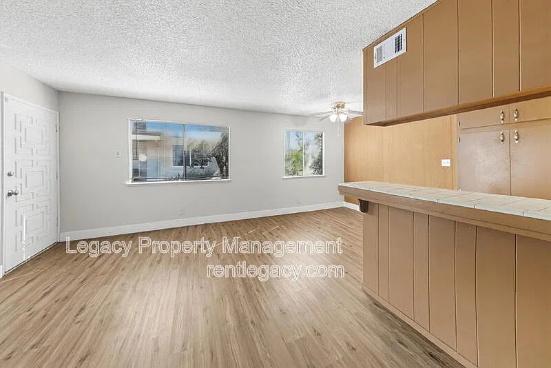 2 bed, 1.0 bath, 840 sqft, $1,495 — Photo 2