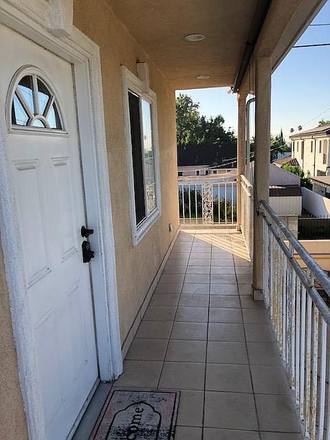 1st image of 822 E Olive Ave