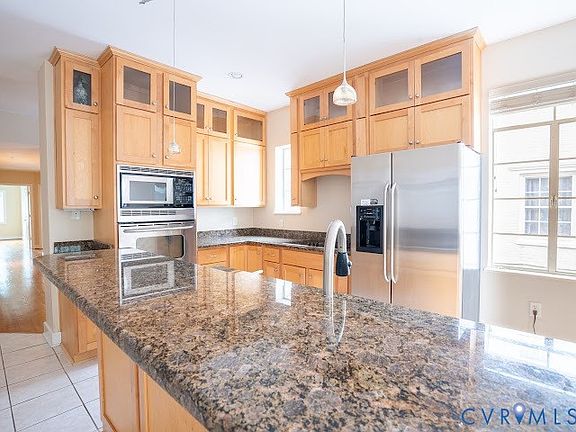 3rd image of 409 Duke St APT 200